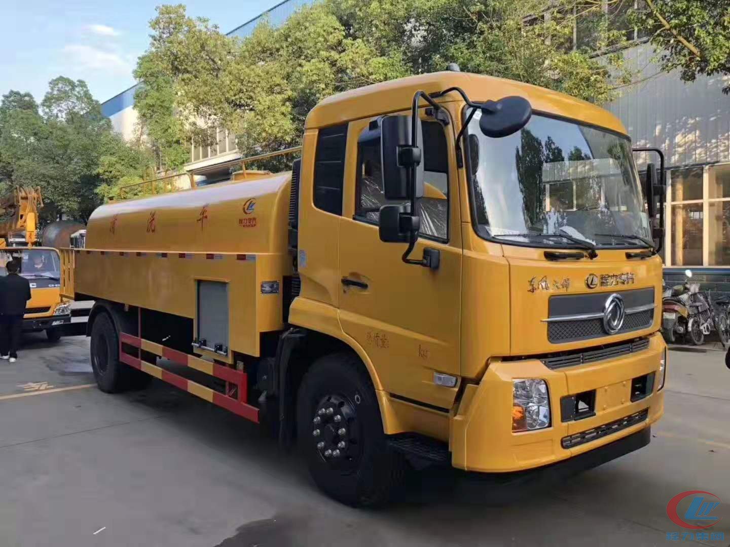 易倍·(中国)体育EMC威牌东风天锦高压清洗管道疏通车